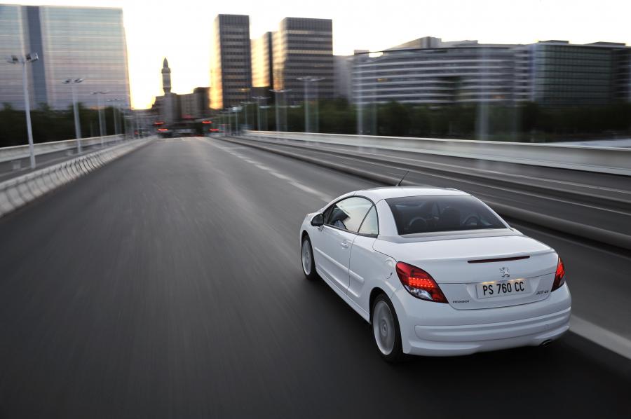  Peugeot 207 CC 2009 года  (фото 13 из 21)